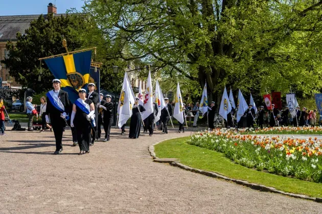 People walking in a procession in Lundagård.