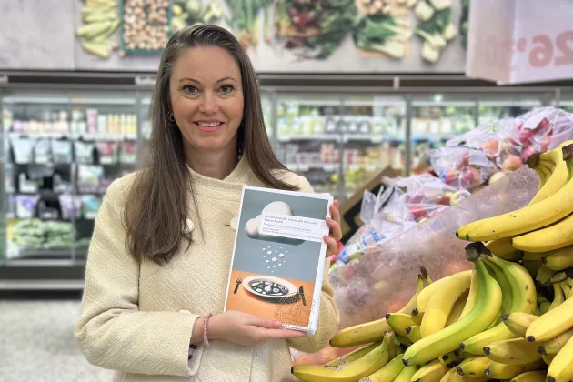 Anna Stubbendorff in a grocery store