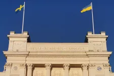 The main university building with a Ukrainan and a Swedish flag.