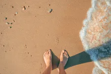 Feet on sandy beach. Mostphotos.